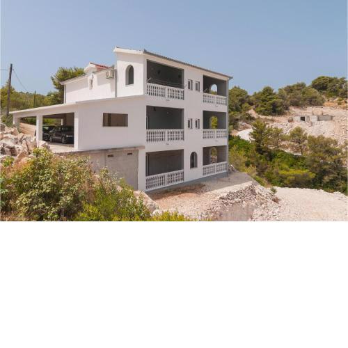 Nice apartment in Supetar-Splitska with WiFi and 1 Bedrooms