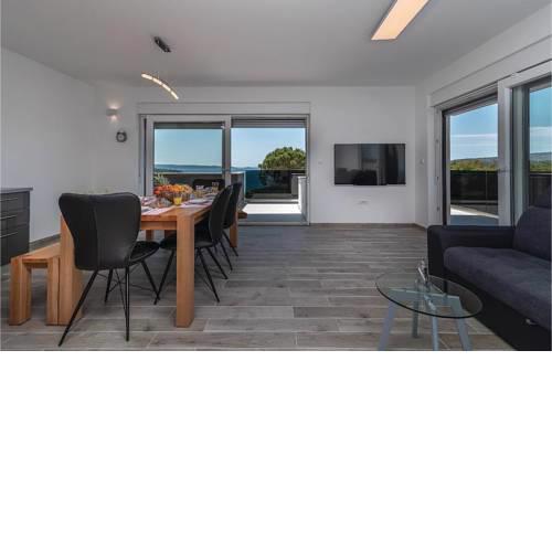 Nice apartment in Trogir w/ WiFi and 3 Bedrooms