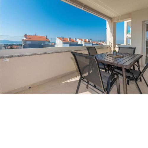 Nice apartment in Zadar with 2 Bedrooms
