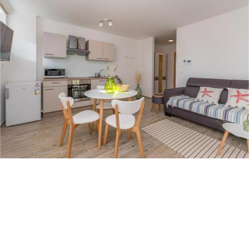 Nice apartment in Zadar with