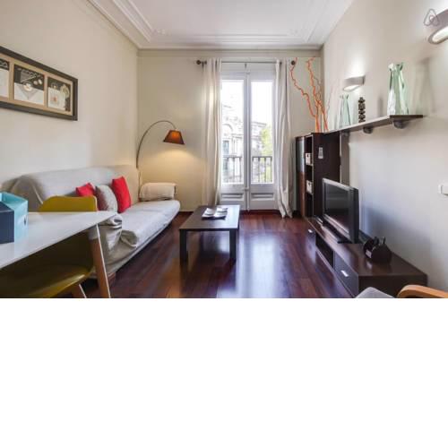 Nice & Comfy 3Bed Sleeps5 near Plaza Catalunya