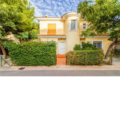 Nice home in Alacant with 4 Bedrooms