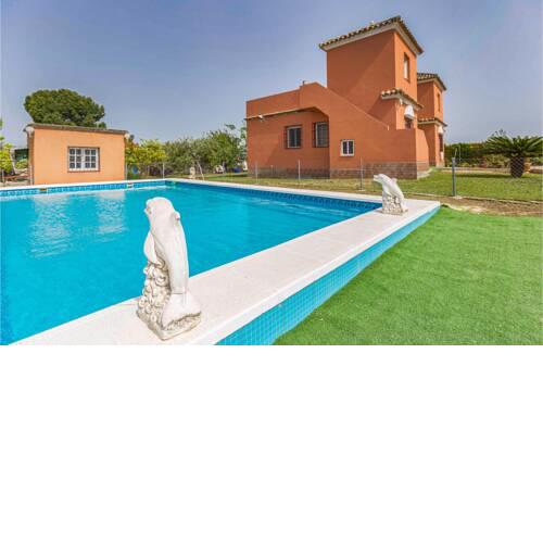 Nice home in Arahal with Outdoor swimming pool and 5 Bedrooms