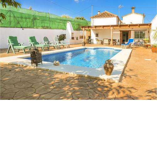 Nice home in Coin with Outdoor swimming pool, WiFi and 3 Bedrooms