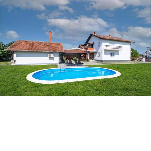 Nice home in Dakovo with heated swimmingpool for your vacation