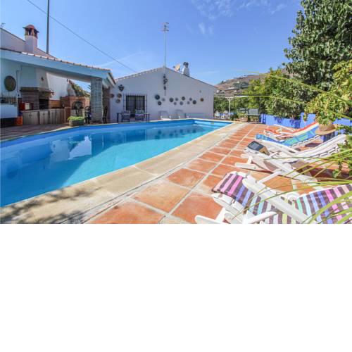 Nice home in Itrabo w/ WiFi, Outdoor swimming pool and 2 Bedrooms
