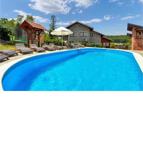 Nice home in Jastrebarsko with Outdoor swimming pool, Sauna and 7 Bedrooms