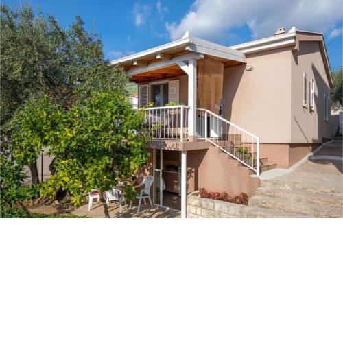 Nice home in Komarna w/ 2 Bedrooms