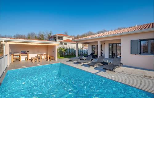 Nice home in Labin w/ Outdoor swimming pool, WiFi and 3 Bedrooms