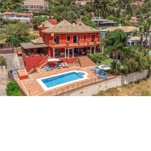 Nice home in Marbella with Outdoor swimming pool, WiFi and 6 Bedrooms
