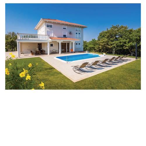 Nice home in Poljica w/ Outdoor swimming pool, WiFi and Outdoor swimming pool