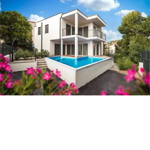 Nice home in Premantura w/ Outdoor swimming pool and 6 Bedrooms