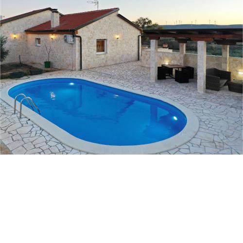 Nice home in Pridraga with WiFi, Heated swimming pool and 3 Bedrooms