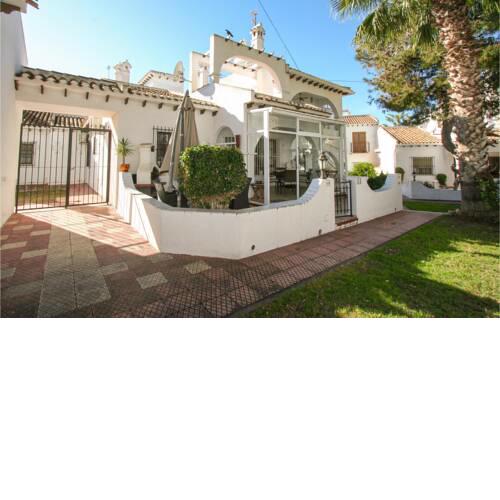 Nice home in Torrevieja w/ Outdoor swimming pool, WiFi and Outdoor swimming pool