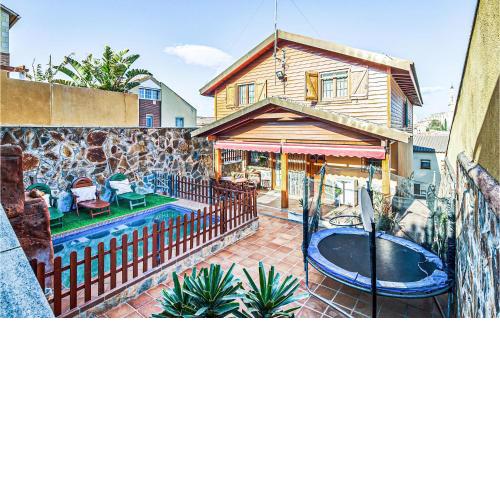 Nice home in Valls with Outdoor swimming pool, WiFi and 3 Bedrooms
