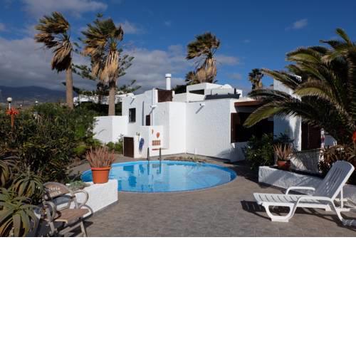 Nice little house with pool, seaview big sunterrace for 4 pers.