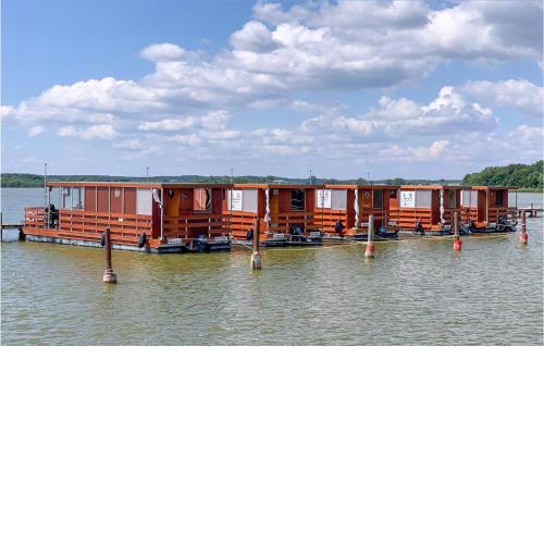 Nice ship/boat in Neustrelitz w/ WiFi and 2 Bedrooms