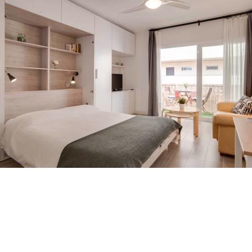Nice studio with terrace close to the beach