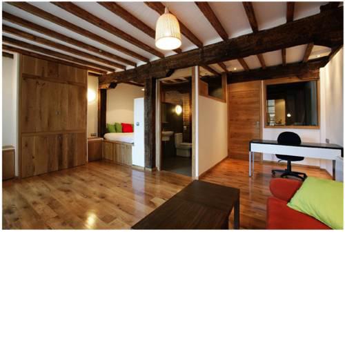 Niko Apartment