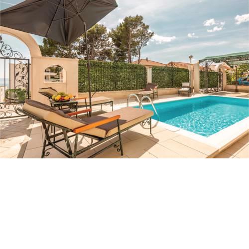 Nine-Bedroom Holiday Home in Makarska