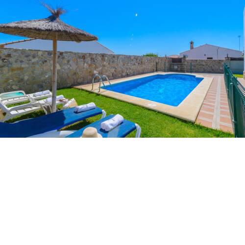 nine people holiday villa with WiFi near the beach in Cadiz province
