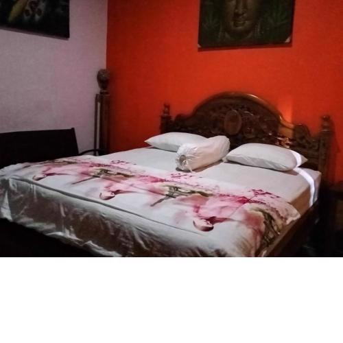 Nira Hostel Art and Gallery