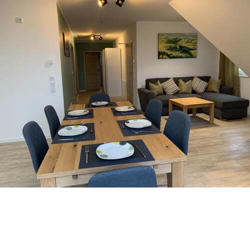 Niwas Apartment mit Balkon