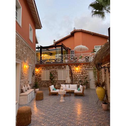 Noa's Boutique Hotel