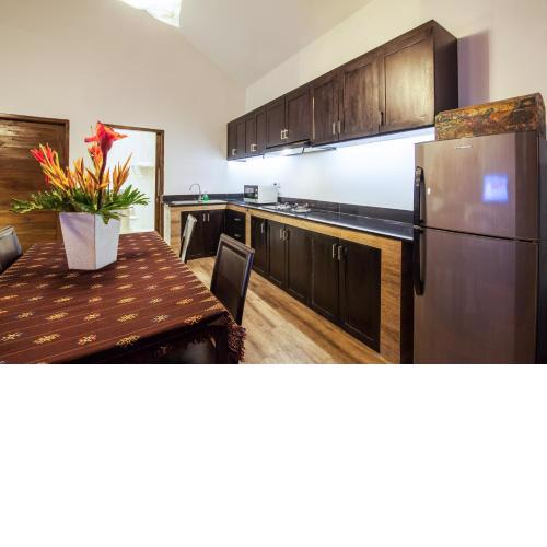 Nomad Luxury Studio, 75 MBps WIFI, 7min BEACH
