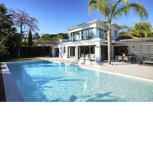 Nueva-Carteya Villa Sleeps 8 with Pool and Air Con