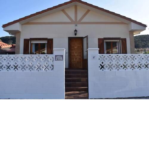 Nuevo - Cómodo y coqueto chalet con jardín en Argoños