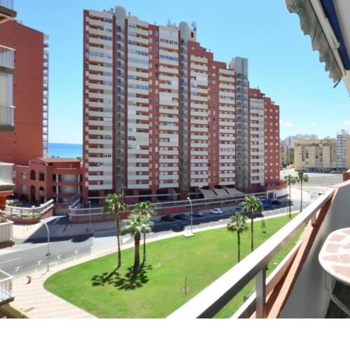 NUEVO, con vistas al mar y a 100 metros de la playa