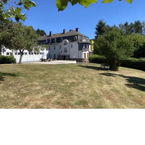 Nürburgring Ferienhaus m. Parkplatz - Klima - Garten und viel Platz