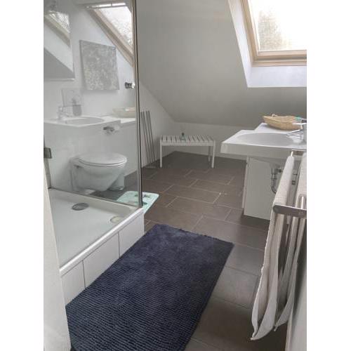 Nürnberg Ost Villenviertel Juniorsuite - Zimmer mit Bad mit 35 qm