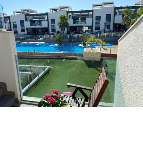 Oasis Beach 9, 1st floor luxury flat 87m2 with pool and private sun deck and terrace next to the living room.