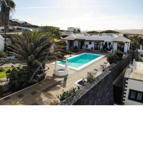 Oasis Surf House Finca