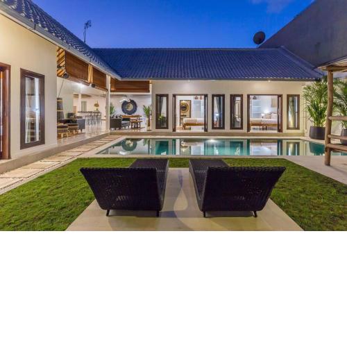 Oberoi new 4 bedr villa 5min walk from eat street&Beach