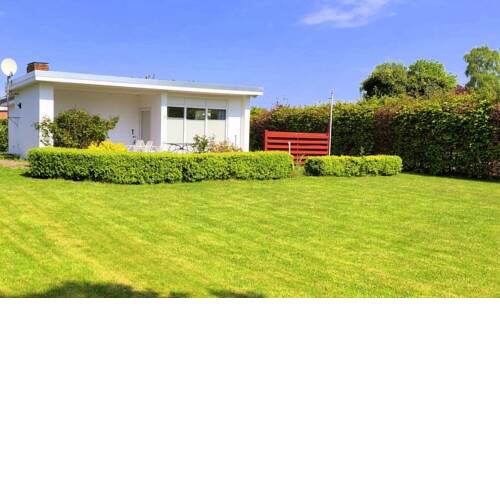 Obj 83 Foehrenhus Ferienbungalow in ruhiger Lage für 4 Personen, Terrasse, Strandkorb und Hund