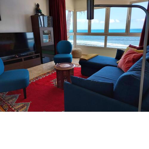 Ocean Front Apartment with Spectacular Ocean Views