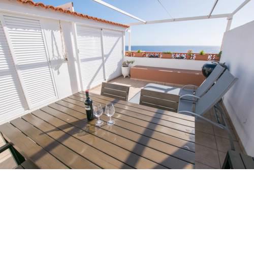 Ocean Front Property with Pool, BBQ & 300MB Wifi