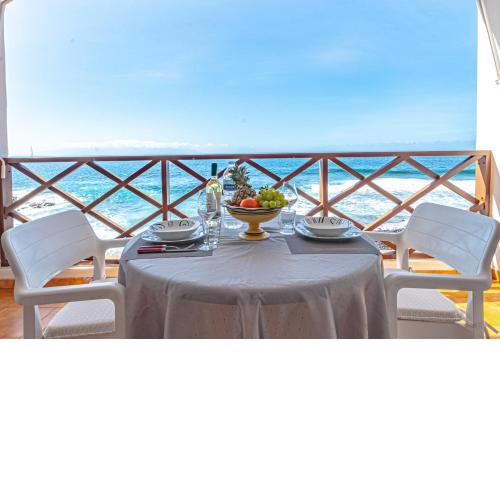 Oceanfront Neptuno Apartment