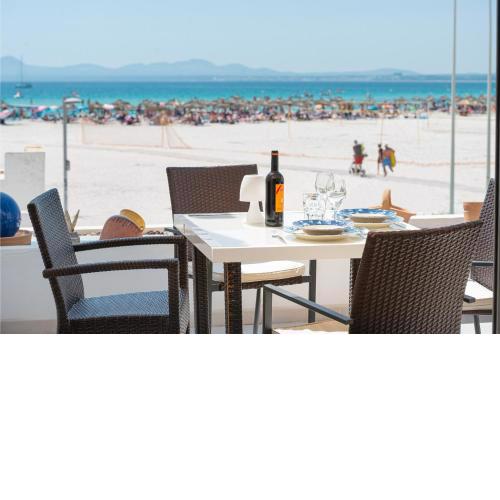 Oiza Blanca Arena at the beach