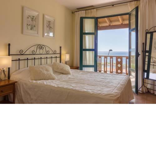 Okeanos 3 bedrooms Villa first line