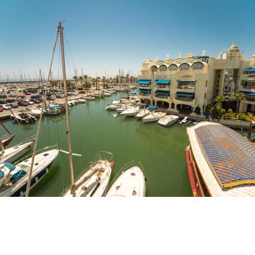 Ola Puerto Marina Apartment