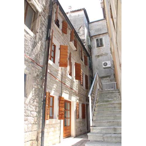 Old Theatre rooms & apartments