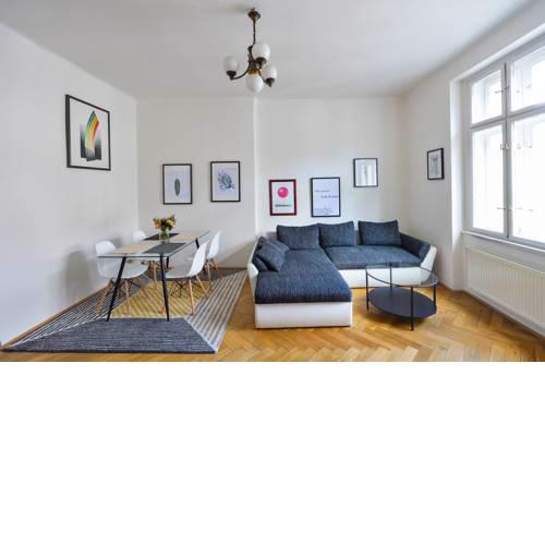 OLD TOWN SQ. APARTMENT