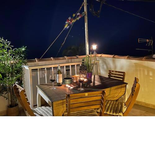 Oldtown family house with amazing terrace - 3 minutes from beach!
