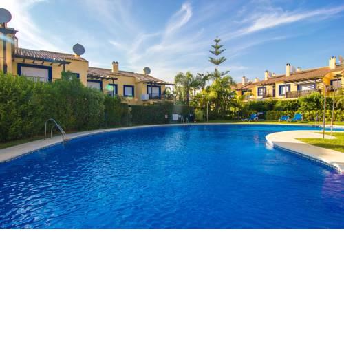 OleHolidays Azalea Playa junto a Puerto Banús