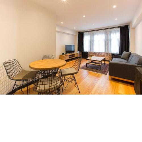 Olympia Flats by Oval