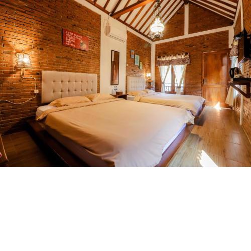 Omah Teras Bata Guesthouse